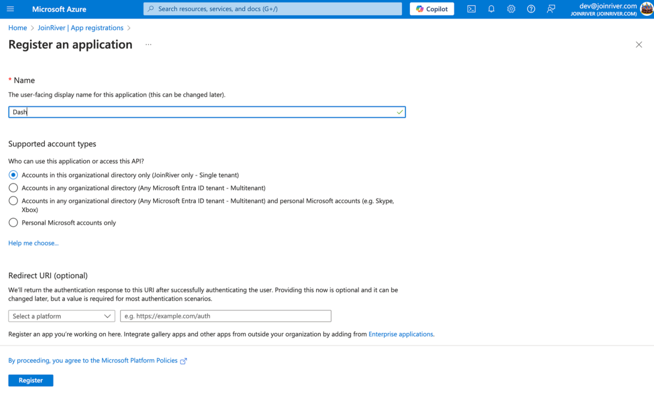 「名前」フィールドに「Dash」と入力します。